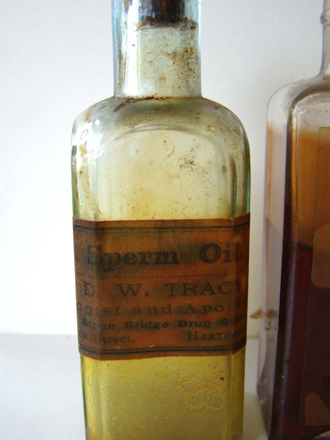 A RARE original Whale Oil display case for NYOIL containing 5 bottles circa 1890-1900 — image 5